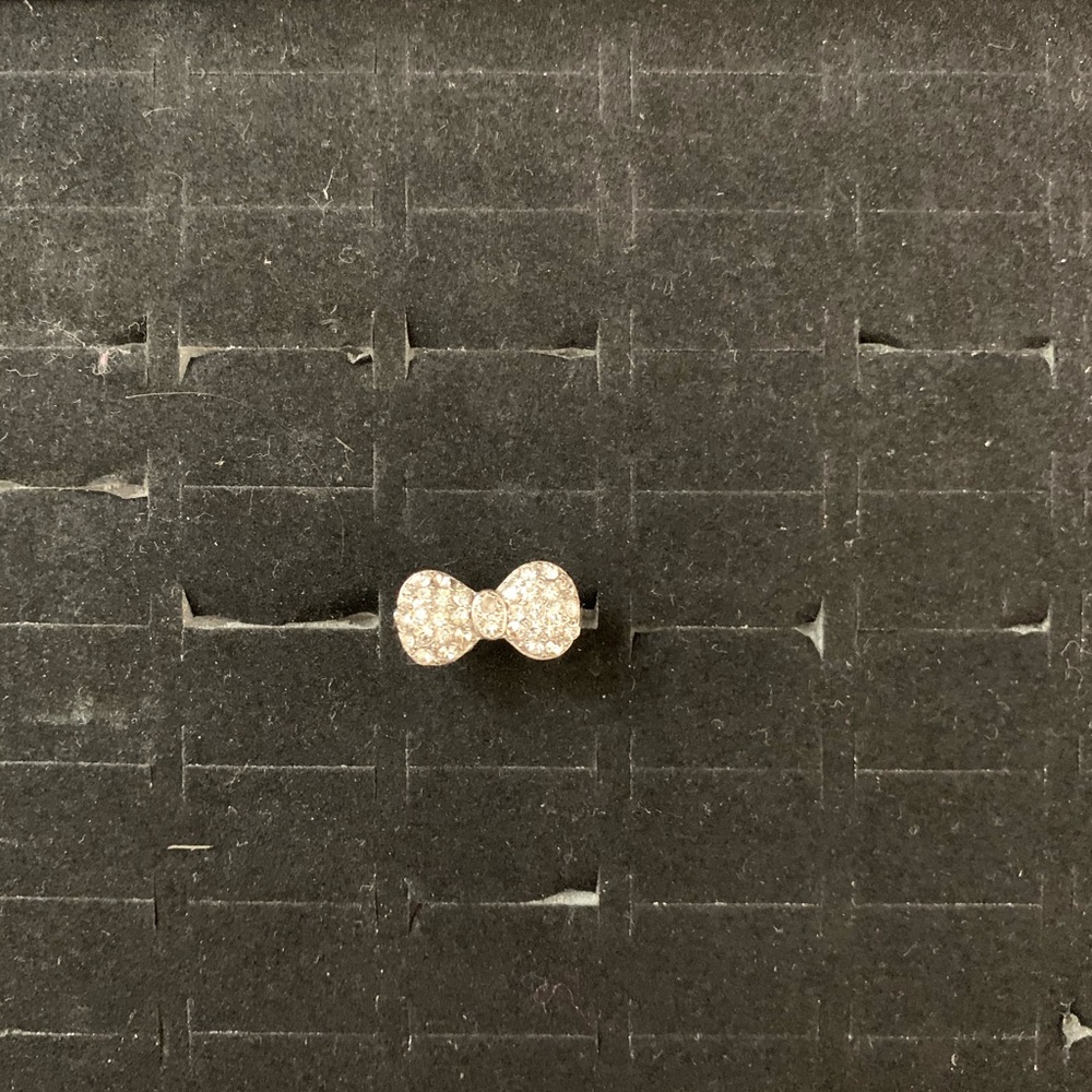 Rhinestone bow ring